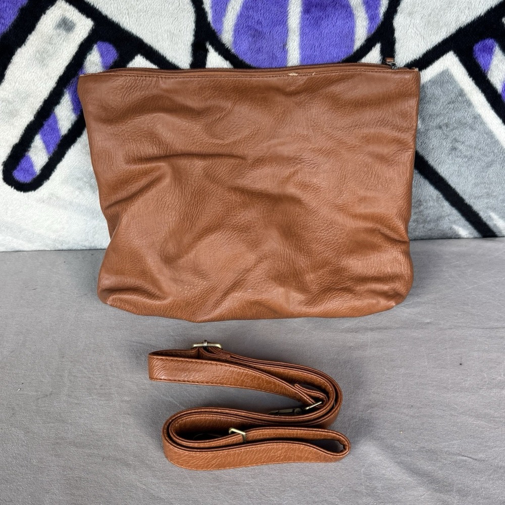 Free People Women's Brown Vegan Faux Leather Zip Closure Clutch Pouch‎ Hand Bag